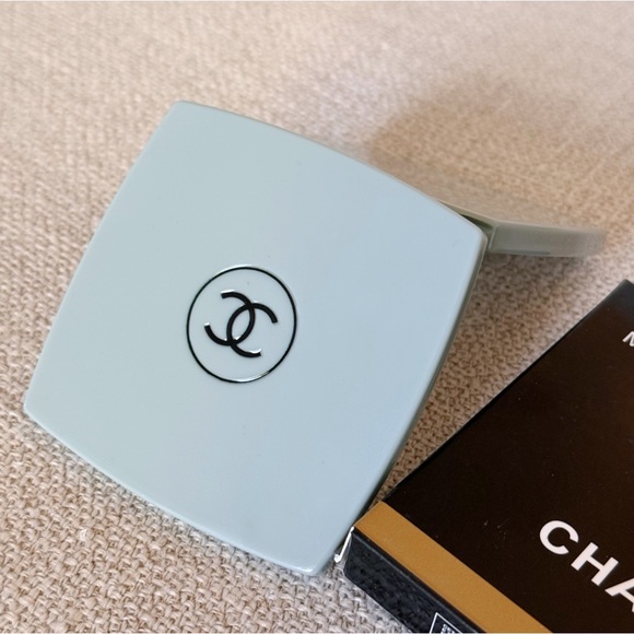 Chanel Beauty Green/Blue Compact Mirror - Picture 3 of 5